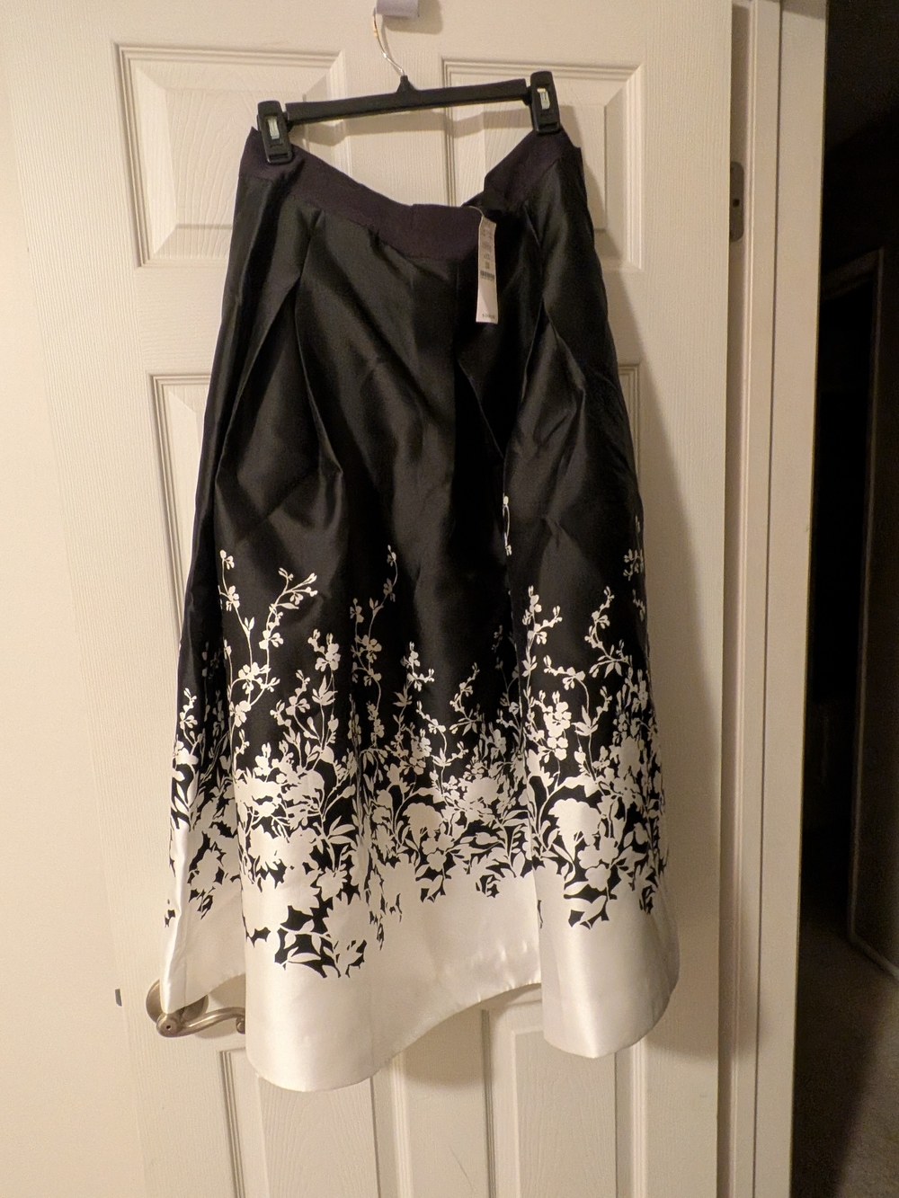 WHBM Elegant Black & Ecru Matte Satin Floral A-Line Midi Skirt Size 22W